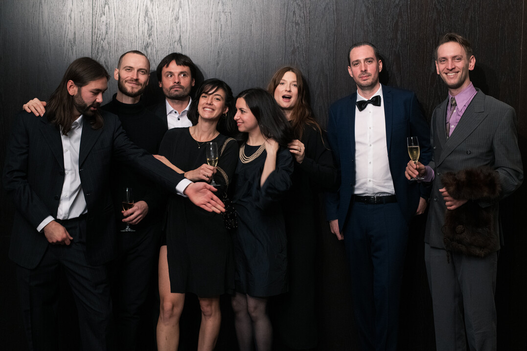 Das Team des Berliner Velvet feiert den zweiten Titel als Bar des Jahres Deutschland.