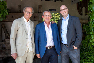 Reinhard und Stefan Penninger begren Christoph Bauer (Mitte) als neuen Geschftsfhrer.