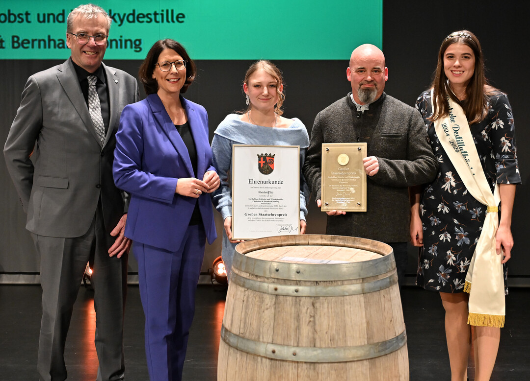 LWK Rheinland-Pfalz Staatsehrenpreis_Edelbrand Nordpfälzer_Edelobst_und_Whiskydestille: Nordpfälzer Edelobst und Whiskydestille - Christiane & Bernhard Höning