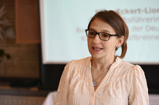 Silke Eckert-Lion, die neue Geschftsfhrerin des Bundesverbandes der Klein- und Obstbrenner, stellte sich in Hessigheim den Anwesenden vor.