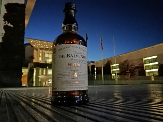 Wird hier am Abend des 6. Mai angestoen? 2018 schaute die Spirituosenbranche noch entspannter aufs Kanzleramt  wie hier bei der Whisky-Versteigerung des Zolls beim Fest zum Tag der deutschen Einheit.