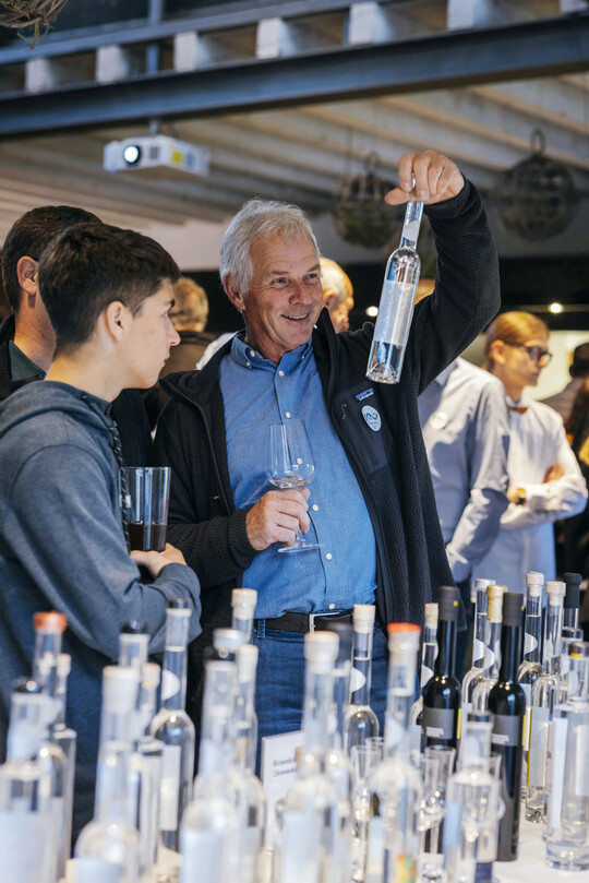Die zahlreichen prämierten Produkte wurden auf der Veranstaltung begutachtet und verköstigt.