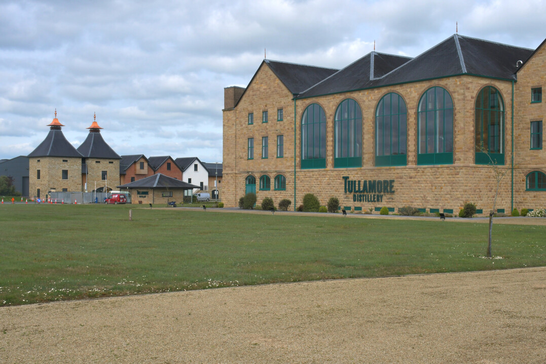 Man muss nicht Millionen in eine neue Brennerei, hier die Tullamore Distillery, investieren, damit sich eine externe Beratung lohnt.