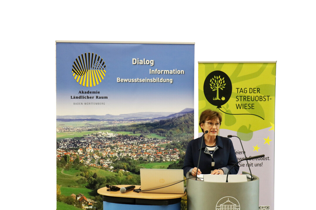 Staatssekretärin Sabine Kurtz beim Streuobsttag 2025.