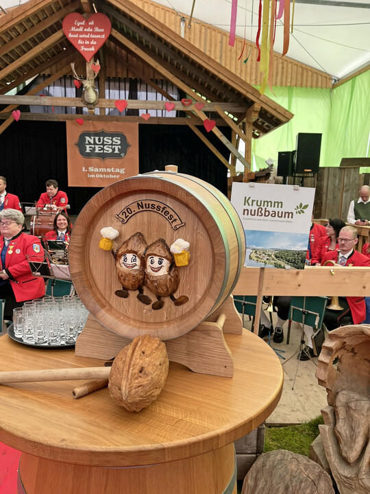 Im Rahmen des Nussfestes erfolgt auch der Anstich des fassgelagerten Nusslikrs Barrique.