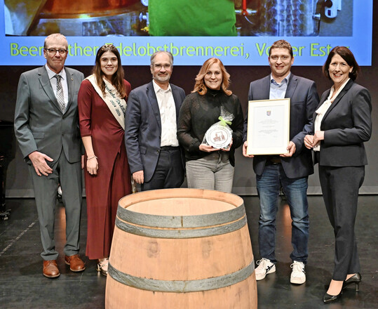 Pfalz-Ehrenplakette für die Beerfurther Edelobstbrennerei.