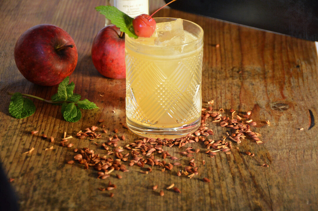 Cocktail auf Grundlage eines Apfelbrandes