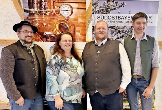 Der neue Vorstand:  Simon Eder, Wolfgang Hillreiner und Christian Stocker mit der Gesch�ftsf�hrerin Andrea Westenthanner