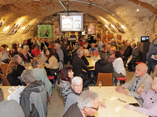 Der Keller im Schw�bischen Schnapsmuseum war bis auf den letzten Platz besetzt.