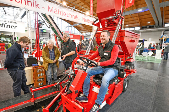 Feucht-Obsttechnik, Aufsitzmaschinen liegen im Trend.