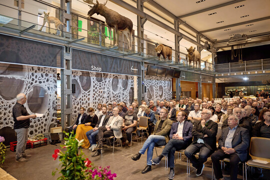 Zahlreiche Besucher bei der 33. Vorarlberger Landespr�mierung in der inatura Dornbirn.