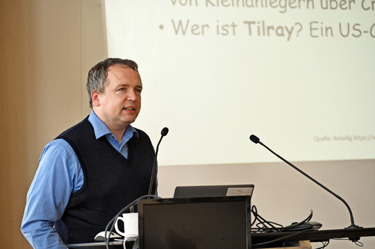 Dr. Dirk Hofmann von der LVWO beim Weinsberger Brennertreffen.