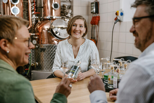 Andrea Koch von Brennlust präsentiert ihre Produkte.
