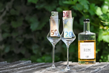 Die Bundesregierung verspricht sich von der Erhöhung der Alkoholsteuer Mehreinnahmen und eine gesundheitspolitische Lenkung. Aber das stimmt das auch?