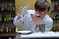 Ein Cocktail wird gemixt