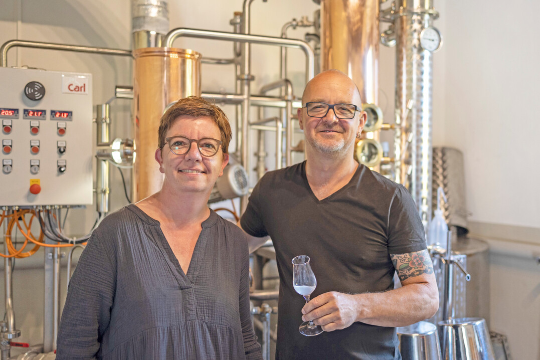 Cordula und Thomas Heiner sind beide begeistert von der Aromenvielfalt in der Brennerei.