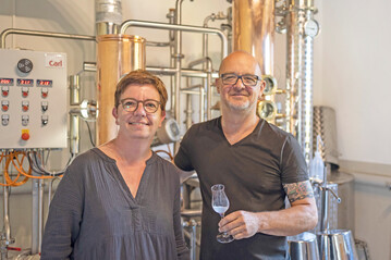 Cordula und Thomas Heiner sind beide begeistert von der Aromenvielfalt in der Brennerei.
