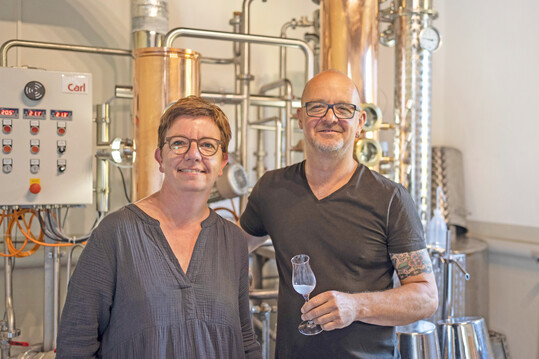 Cordula und Thomas Heiner sind beide begeistert von der Aromenvielfalt in der Brennerei.