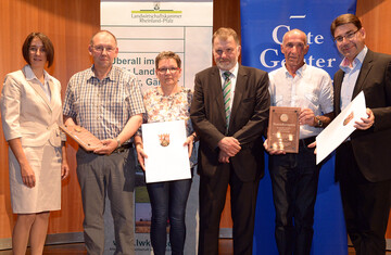 (v.l.): Katharina Gaugler (MULEWF), Peter und Cornelia Deheck, Kammervizeprsident Heribert Metternich, Horst Silbernagel, Brgermeister Thomas Hirsch (Stadt Landau)