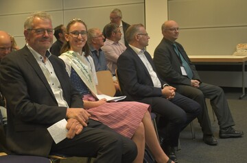 Der Vorsitzende des Bundesverbandes der Klein- und Obstbrenner e. V., Destillatknigin Lea Klatt, Norbert Lins MEP und Werner Albrecht.