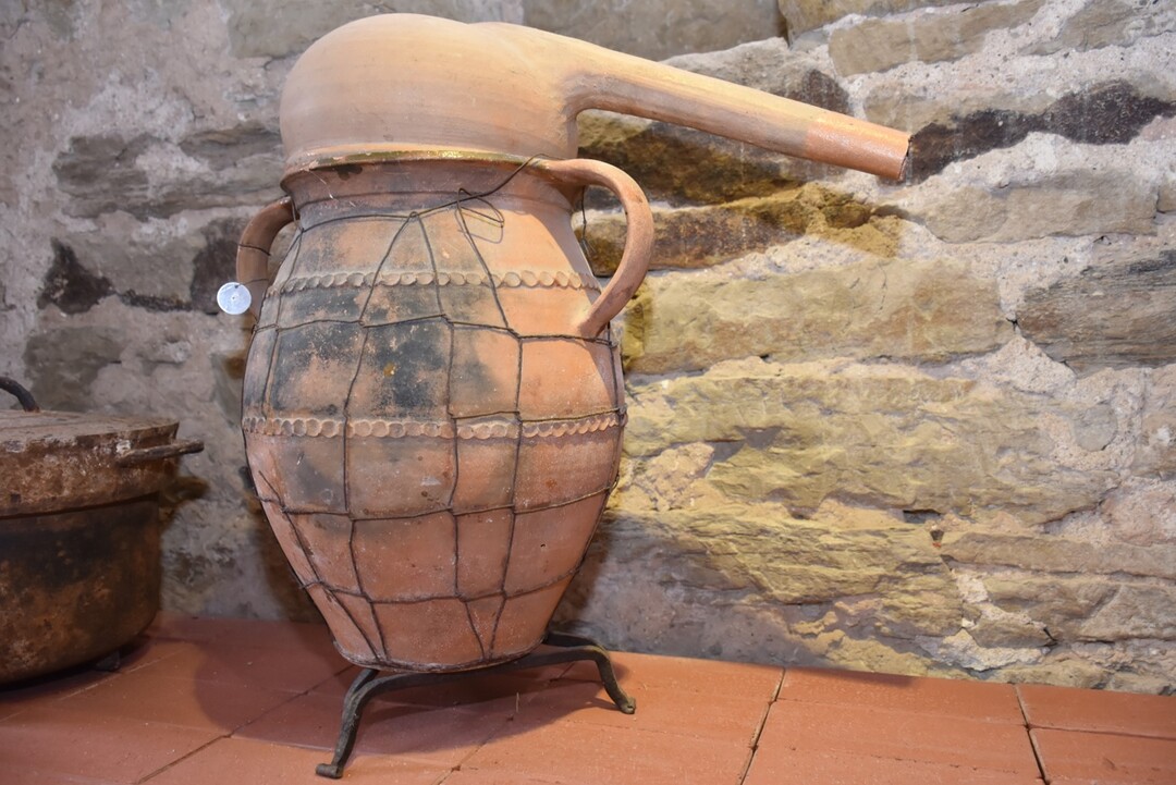 Ein Exponat des Bnnigheimer Schnapsmuseums: Keramisches Brenngert aus der Steiermark aus dem 19. Jahrhundert.