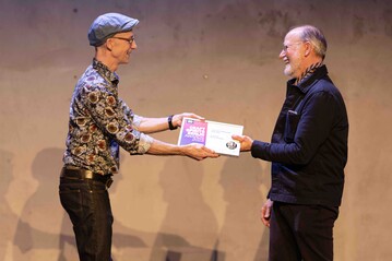 Organisator Thomas Kochan mit Jo Dunkel, Gewinner des Sonderpreises Craft Spirits Newcomer of the Year 2023.