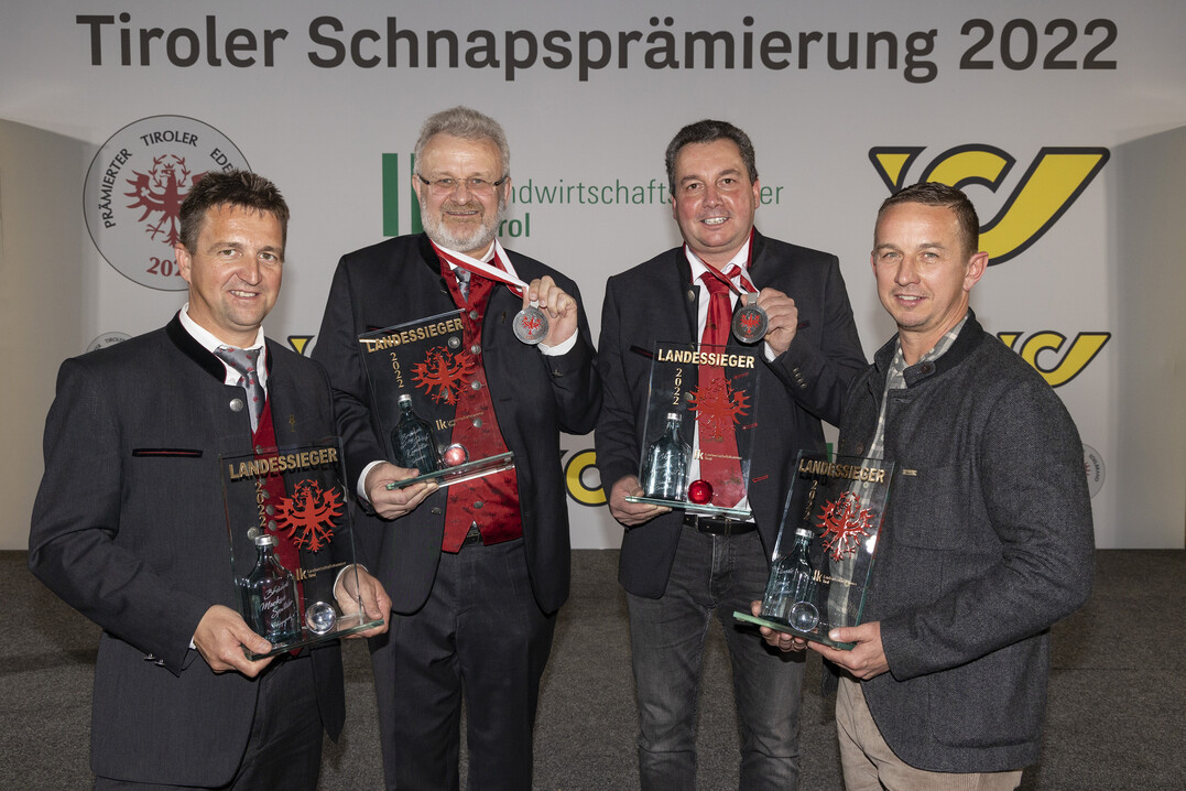 Stolze Landessieger: Markus Spitaler, Josef Kometer, Franz Benedikt (Brennerei Beatrix Nöbl) und Wolfgang Kaufmann