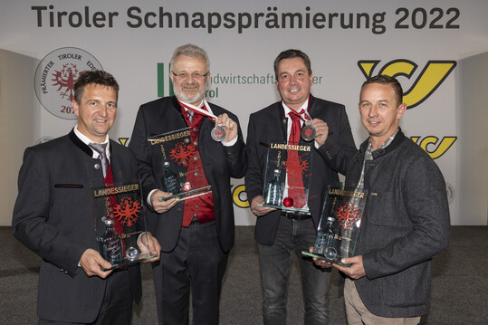 Stolze Landessieger: Markus Spitaler, Josef Kometer, Franz Benedikt (Brennerei Beatrix Nbl) und Wolfgang Kaufmann
