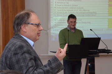Uwe Michelfelder und Jrgen Friz haben Anfang des Jahres die Vollkostenrechnung und die ersten Kalkulationshilfen in Weinsberg vorgestellt.