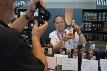 Whisky ist beliebt und zieht auch die Aufmerksamkeit der Medien auf sich.