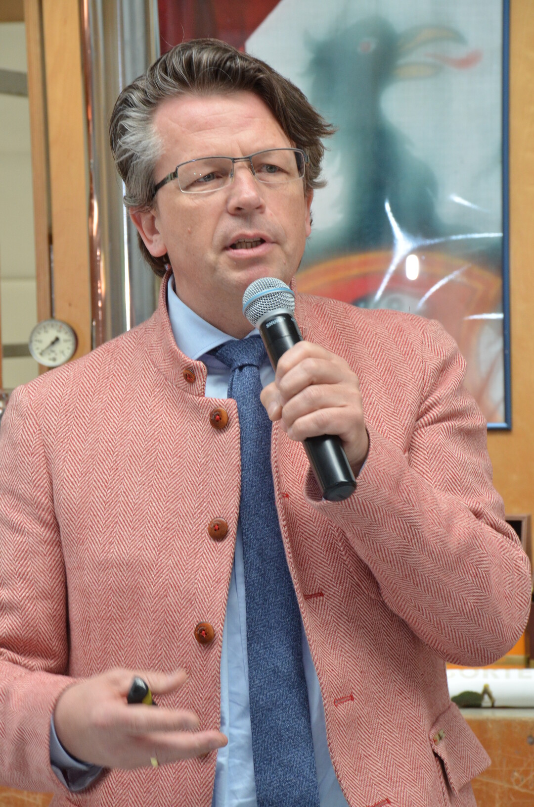 Dr. Dieter Blankenhorn stellte das Kompetenzteam Brennerei der LVWO Weinsberg und seine Aufgaben vor.