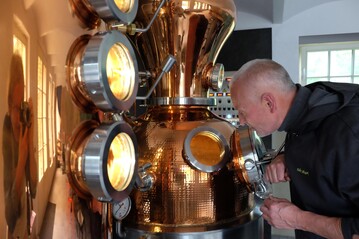 Dr. Klaus Hagmann von der Carl GmbH betreute fr den Hersteller die Inbetriebnahme.