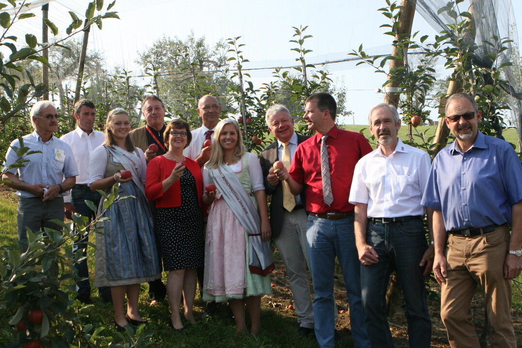 Strahlende Gesichter beim Saison-Auftakt in der Apfelanlage der Landesgartenschau
