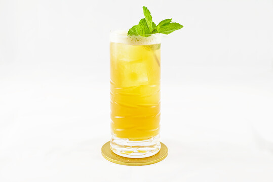 <p><strong>Zutaten</strong></p>

<ul>
	<li>4cl Appenzeller Alpenbitter</li>
	<li>2cl Humbel Kirsch XK</li>
	<li>2cl Falernum The Seventh Sense</li>
	<li>2cl frischer Zitronensaft</li>
	<li>7cl Swiss Mountain Spring Dry Tonic</li>
	<li>Garnitur: 1 Zweig Pfefferminze</li>
</ul>

<p><br />
<strong>Glas:</strong> Highball Glas<br />
<br />
<strong>Zubereitung</strong><br />
Alle Zutaten auer dem Dry Tonic mit Eiswrfeln shaken. In ein vorgekhltes Highball Glas halbgefllt mit Eiswrfeln doppelt abseihen. Mit dem Dry Tonic auffllen und vorsichtig zwei- bis dreimal verrhren. Das Glas nun ganz mit Eiswrfeln fllen und den Glasrand etwas mit der Pfefferminze parfmieren (leicht anschlagen) und anschlieend den Minzzweig als Dekoration im Drink platzieren.</p>