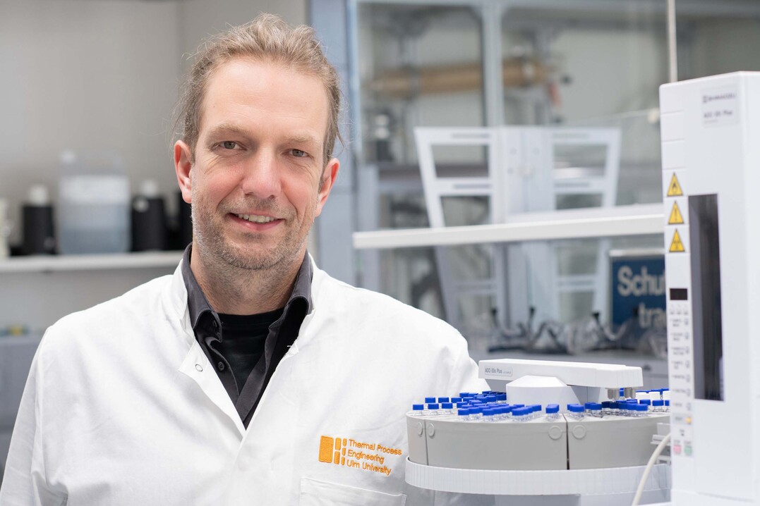   Prof. Thomas Grtzner forscht am Institut fr Chemieingenieurwesen der Universitt Ulm
