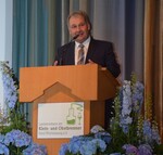 Der Vorsitzende Karl Müller begrüßt die Anwesenden.