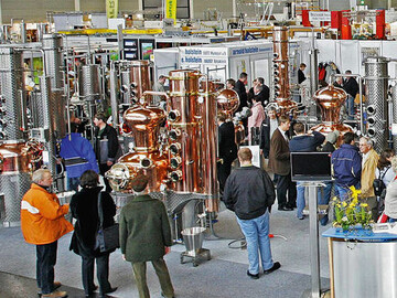 Fachausstellungen geben einen guten
berblick ber den aktuellen Stand der Technik. Im kommenden Jahr finden die Fruchtwelt Bodensee und die Intervitis Interfructa statt. 