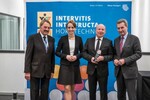 Von links nach rechts: Norbert Weber, Präsident des deutschen Weinbauverbandes, Lena Endesfelder, deutsche Weinkönigin, Dr. Hermann Kolesch, Präsident der LWG und Günther Oettinger, EU-Kommissar für Digitale Wirtschaft.