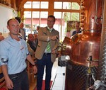 Minister Hauk eröffnet die badische Brennsaison in der Brennerei Löhle in Meersburg